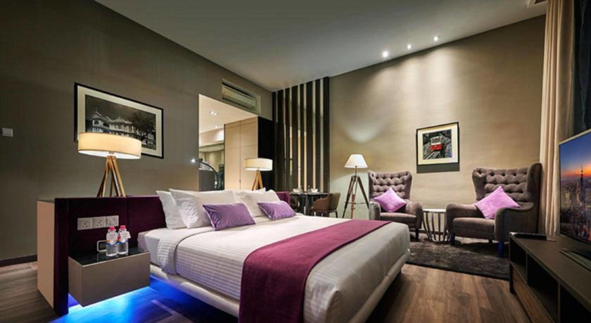Maritime Luxury Suites George Town Exterior foto